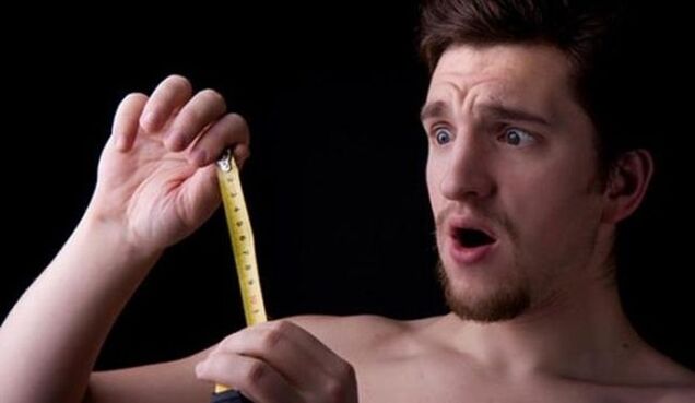 muškarac je izmjerio penis prije povećanja